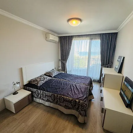 Apartman 2 Bedroom In Rose Gardens With Pool & Sea View Pomorie